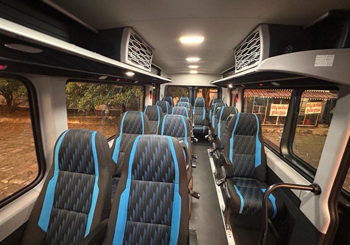 luxury van rentals kochi